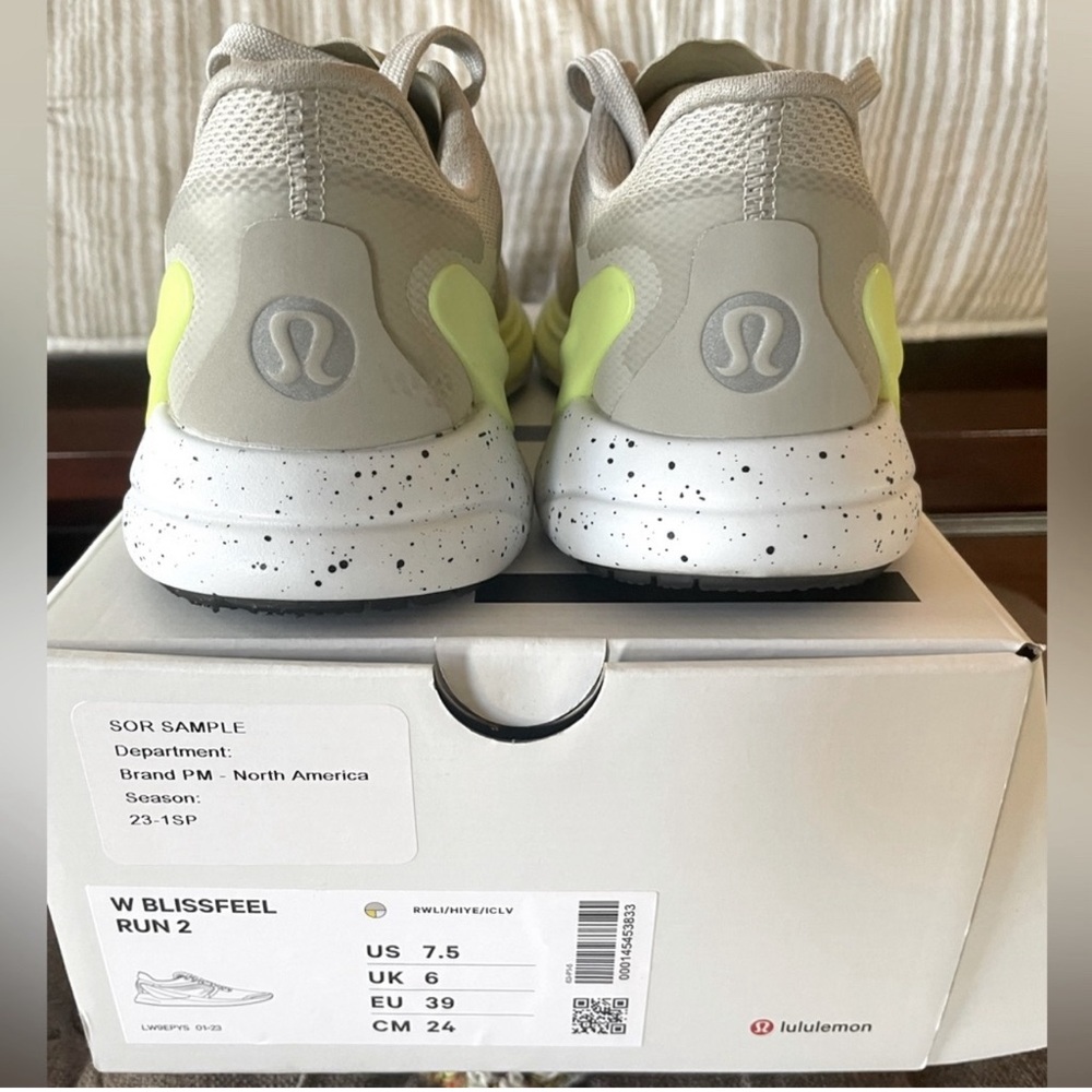EUC Lululemon Blissfeel Run 2 size 7.5 Raw Linen Highlighter Yellow